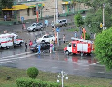 Авария на перкрестке Щетинкина-Тельмана в Абакане